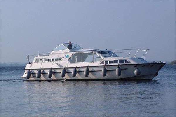 Cruisers for hire on the Shannon River - Wave Queen