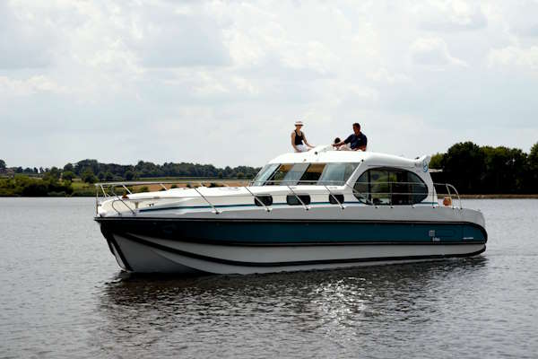Cruisers for hire on the Shannon River - Leitrim Sixto