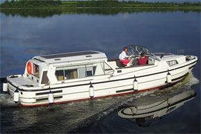 Cruisers for hire on the Shannon River - Lough Ree 1135