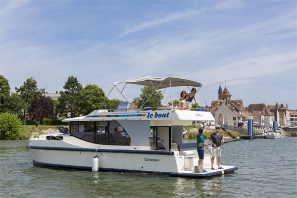 Cruisers for hire on the Shannon River - Horizon 2