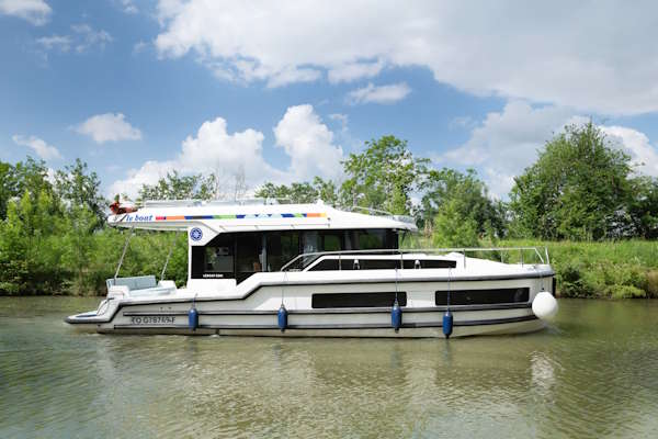 Cruisers for hire on the Shannon River - Liberty