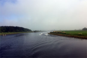 Shannon Boat Hire Gallery - Leaving a wake