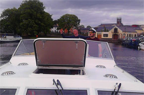 Shannon Boat Hire Gallery - Look at those waves