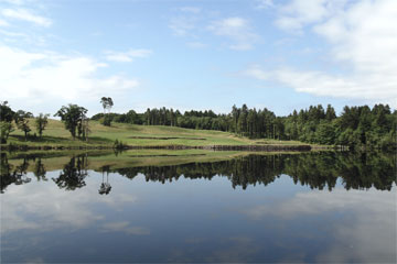 Shannon Boat Hire Gallery - Cruising past Ballinamore Golf Course on the Shannon-Erne Waterway