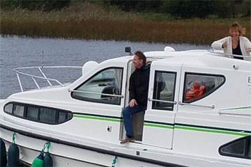 Shannon Boat Hire Gallery - Don't get out yet, wait until we're moored!