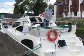 Shannon Boat Hire Gallery - Ducks on the mooch again