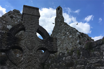 Shannon Boat Hire Gallery - Celtic Cross at Clonmacnoise