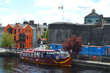 Shannon Boat Hire Gallery - Passing through Athlone