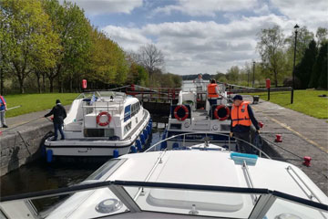 Shannon Boat Hire Gallery - Taking a Kilkenny Class through a Lock