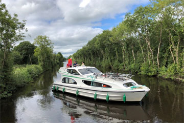 Shannon Boat Hire Gallery - I'm sure there's a turn here...