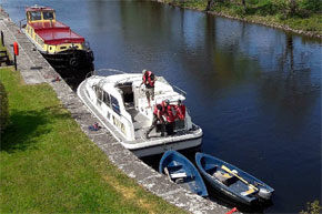 Shannon Boat Hire Gallery - Ready to cast off Cap'n