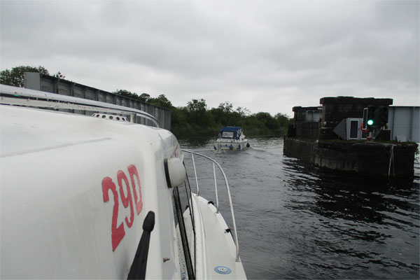 Shannon Boat Hire Gallery - Low speed chase