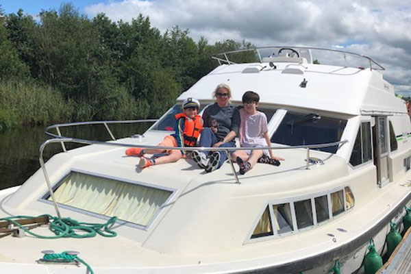 Shannon Boat Hire Gallery - On lookout duty