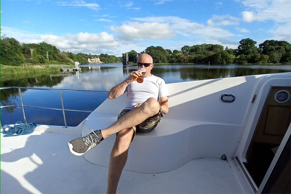Shannon Boat Hire Gallery - Relax and enjoy a nice cold beer.