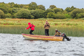 Shannon Boat Hire Gallery - I can see him...