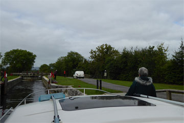 Shannon Boat Hire Gallery - Entering a lock on a Wave Duke