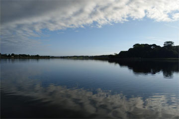 Peaceful cruising on the Shannon River