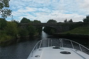 Shannon Boat Hire Gallery - Taking an Elegance on the Jamestown Canal