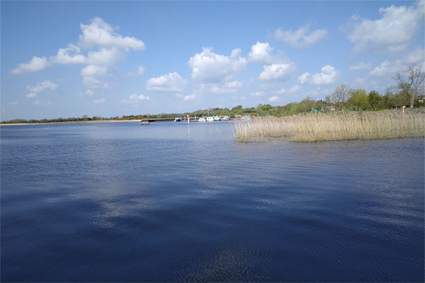 Shannon Boat Hire Gallery - Cruising between Carrick and Banagher