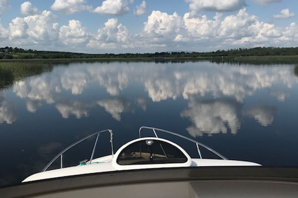 Shannon Boat Hire Gallery - Dead calm on a Consul