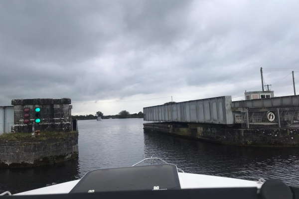 Shannon Boat Hire Gallery - Passing through a bridge