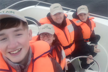 Shannon Boat Hire Gallery - What a happy crew.