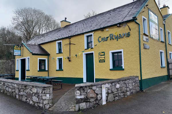 Ryans pub and eatery in Garrykennedy