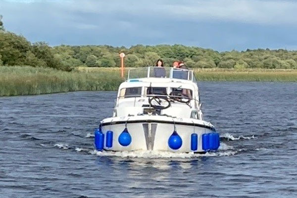 Shannon Boat Hire Gallery - They're heading right for us!