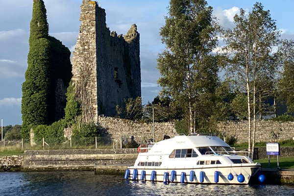 Shannon Boat Hire Gallery - Moored on a Waterford Class
