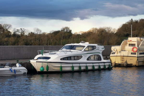 Shannon Boat Hire Gallery - Moored on a Caprice