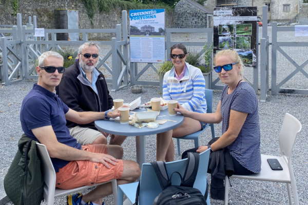 Shannon Boat Hire Gallery - Lunch, outdoors only in 2021 - lucky we had great weather