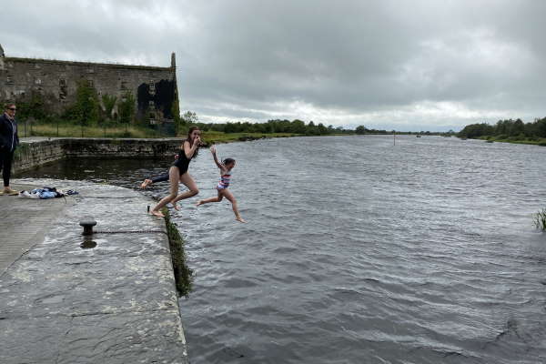 Shannon Boat Hire Gallery - Wait - are they flying?