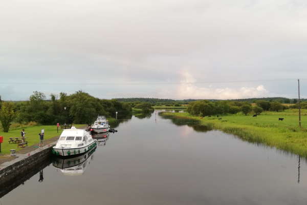 Shannon Boat Hire Gallery - There's the boat!