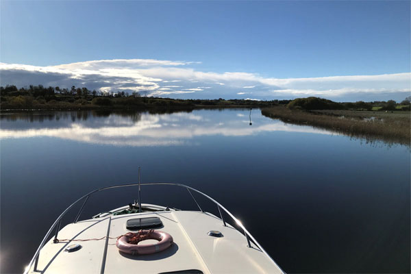 Shannon Boat Hire Gallery - Just cruising...