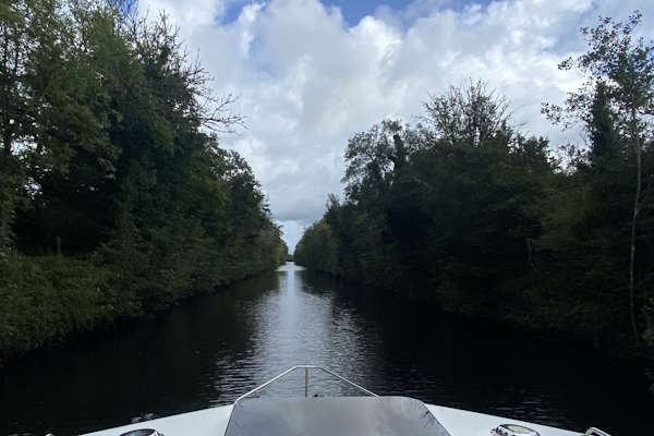 Cruising on the Jamestown Canal