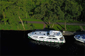 Shannon Boat Hire Gallery - Moored on an Elegance