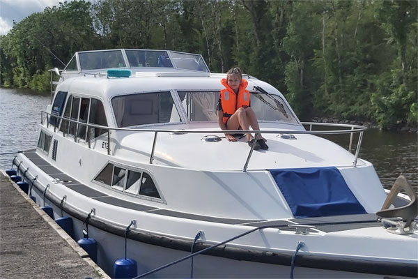 Shannon Boat Hire Gallery - Guard duty