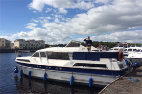 Shannon Boat Hire Gallery - The Captain's on the way...