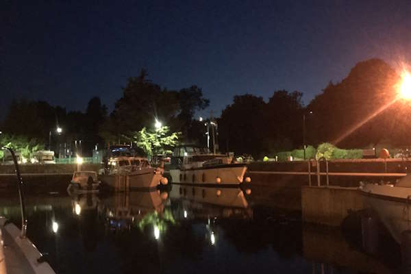 Shannon Boat Hire Gallery - All is quiet...