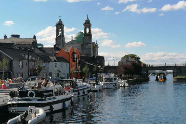 Shannon Boat Hire Gallery - Moored at Athlone on a Silver Swan