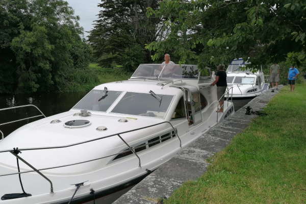 Shannon Boat Hire Gallery - A Sliver Swan moored for the evening.