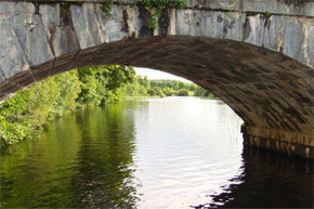 Shannon Boat Hire Gallery - I don't think we're going to fit under there.