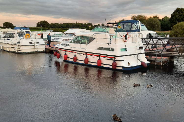 Shannon Boat Hire Gallery - Moored on a Silver Crest