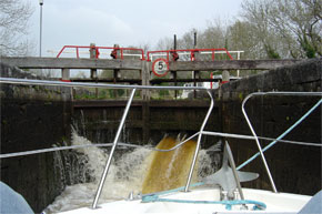 Shannon Boat Hire Gallery - Taking a Clare Class through a lock