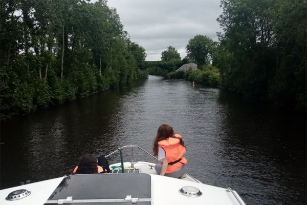 Shannon Boat Hire Gallery - Cruising the Jamestown Canal