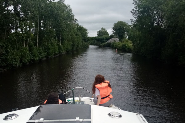 Cruising the Jamestown Canal