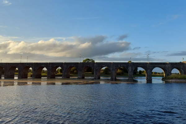 Shannon Boat Hire Gallery - The bridge at Shannonbridge