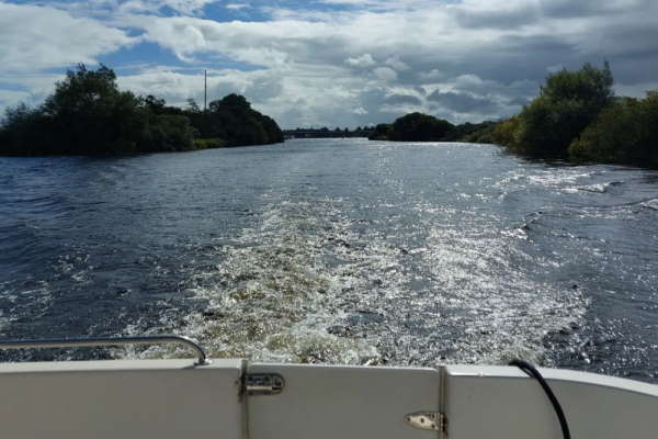 Shannon Boat Hire Gallery - Silver Stream Wake