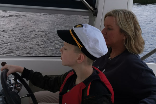 Shannon Boat Hire Gallery - Backseat driver?