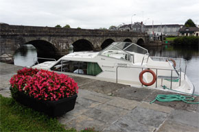 Shannon Boat Hire Gallery - Moored at Rooskey